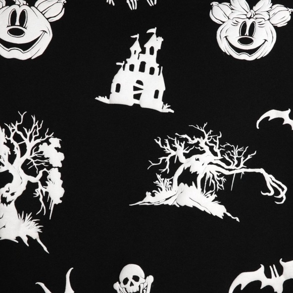 New with tags - Disney - Mickey & Minnie Mouse Halloween Glow-in-the-Dark Hoodie - Picture 10 of 10